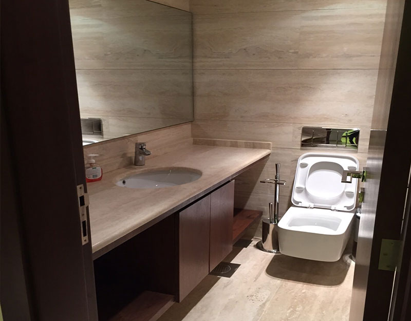 TRAVERTINO LIGHT BATHROOM
